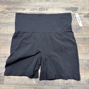 Soma Women's Classic Black Seamless Smoothing Short